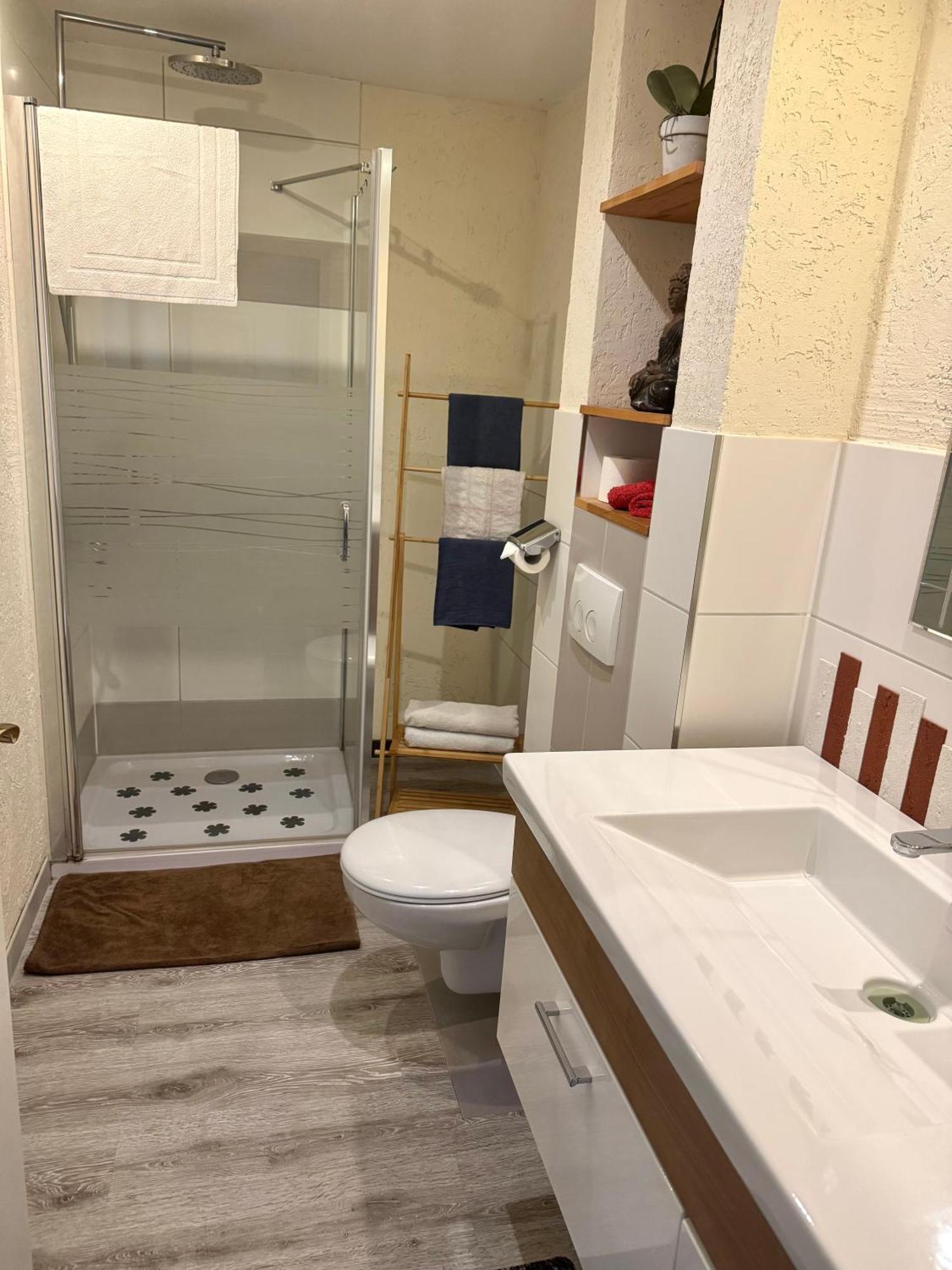 Wohnung Mit Charme, Netflix Rheinstetten Bagian luar foto